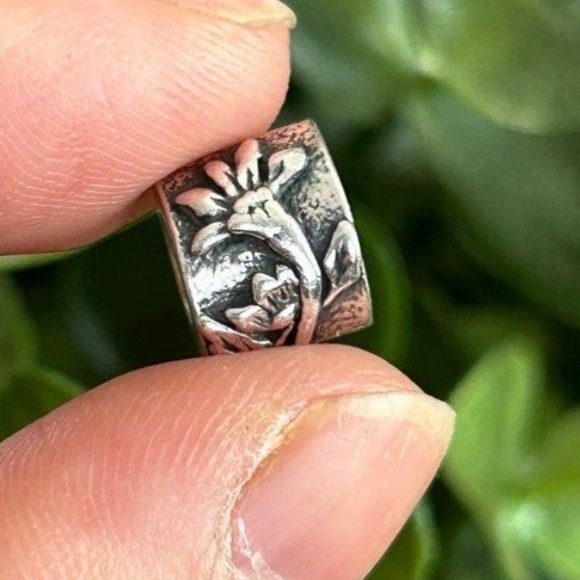 Pandora Authentic Retired filigree Floral charm - Picture 4 of 4